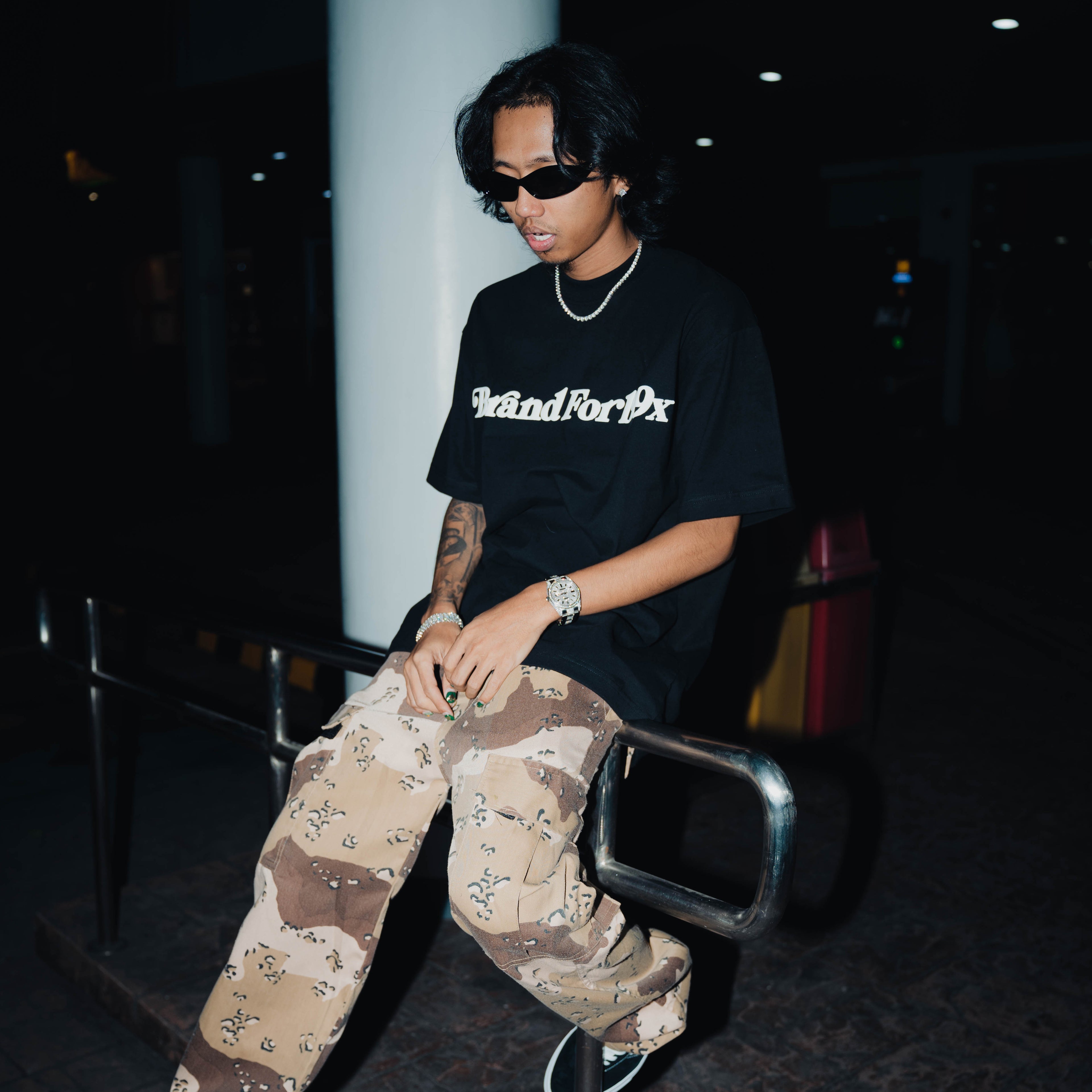 EMBOSSED 90'S SHIRT ( BLACK ) ( NO PRICE ) ( NO DESCRIPTION )