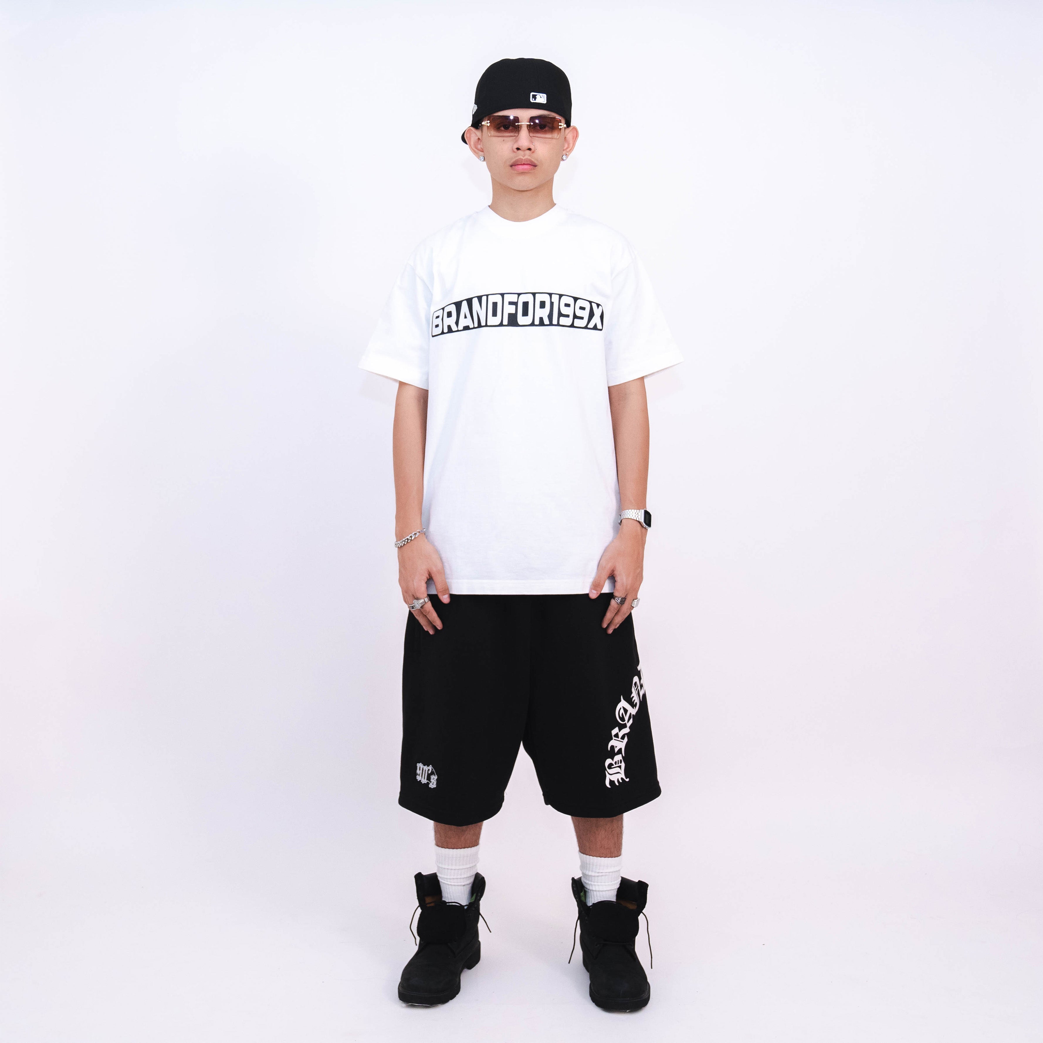 BLACK ON WHITE ( NO PRICE, SIZECHART AND DESCRIPTION )