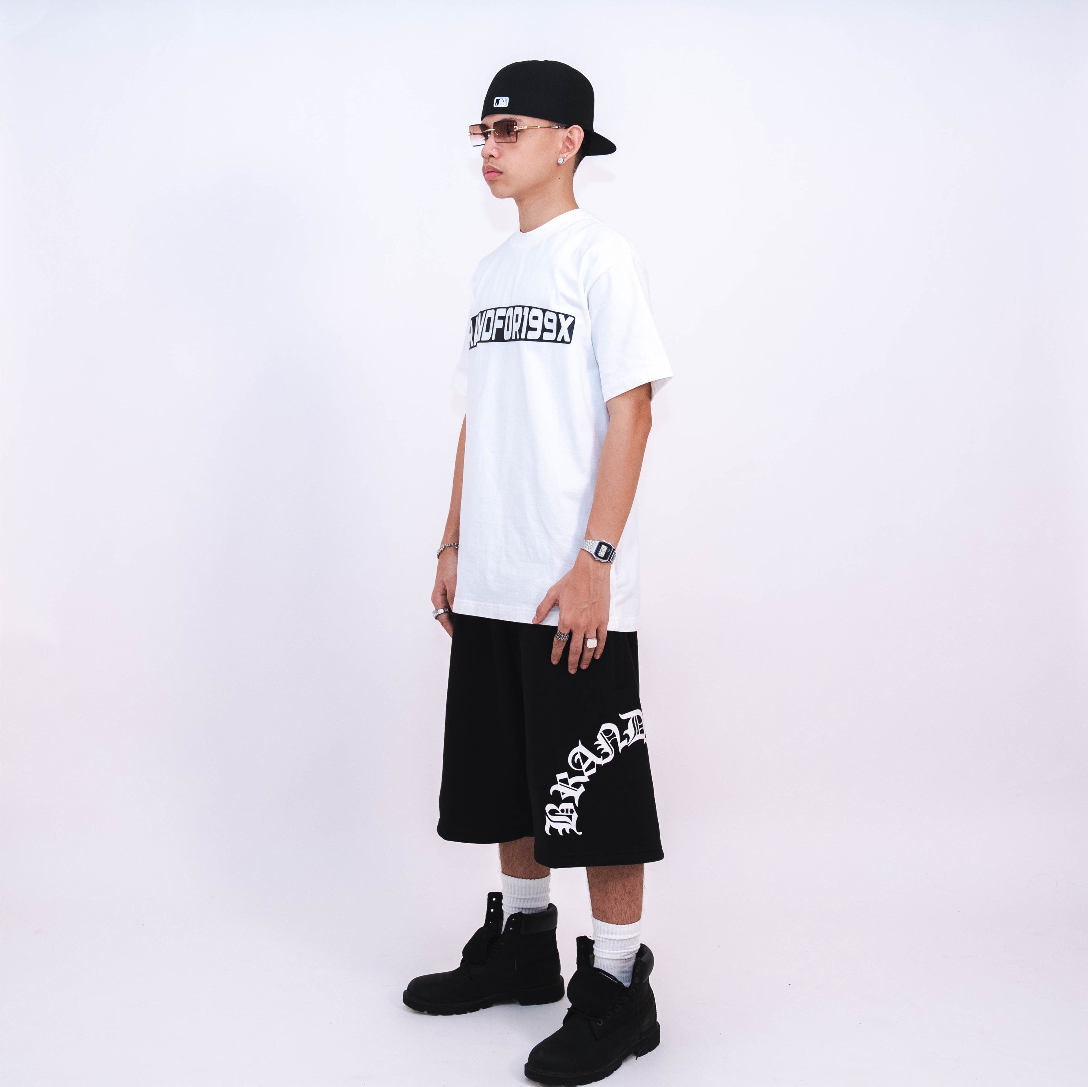 BLACK ON WHITE ( NO PRICE, SIZECHART AND DESCRIPTION )