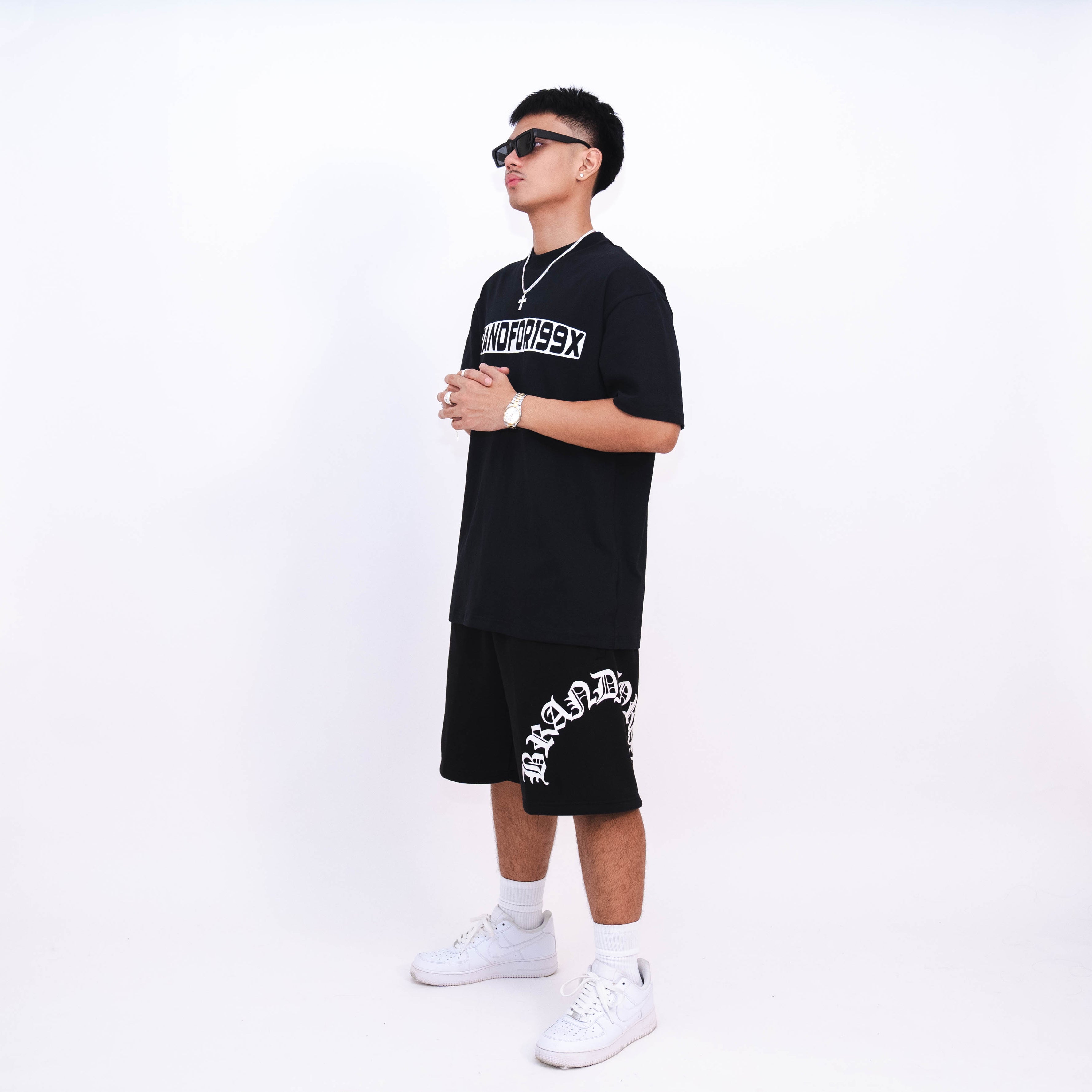 WHITE ON BLACK ( NO PRICE, SIZECHART AND DESCRIPTION )